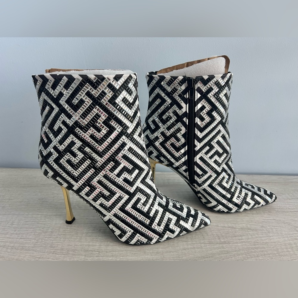 I.N.C. International Concepts Rakima Embellished Pointed Toe Booties Size 5.5
